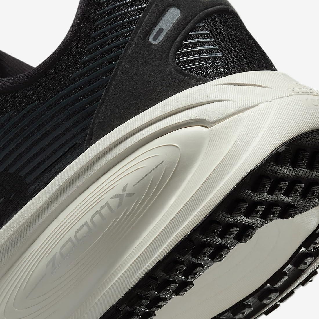 ナイキ] ボメロ 18 Vomero 18 ブラック/ココナッツミルク/ライト