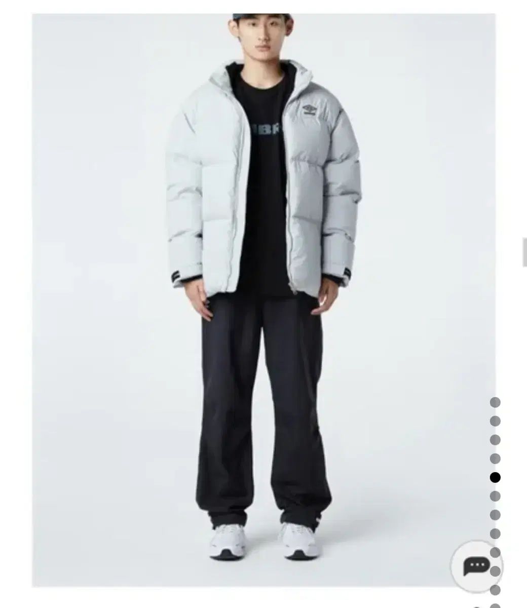 < > 105 XL アンブロ フライト ショートダウン グレー