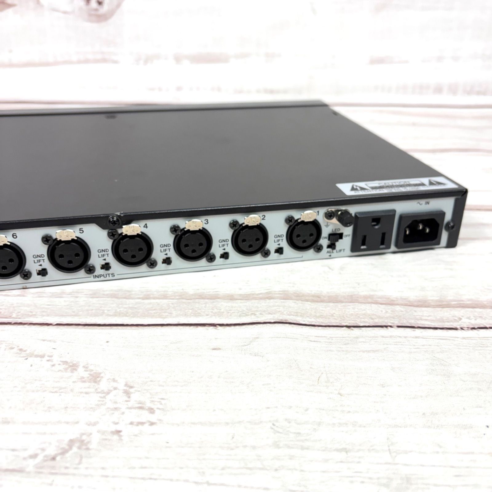 TASCAM LA-81 MK2 BALANCED TO UNBALANCED LINE CONVERTER タスカム