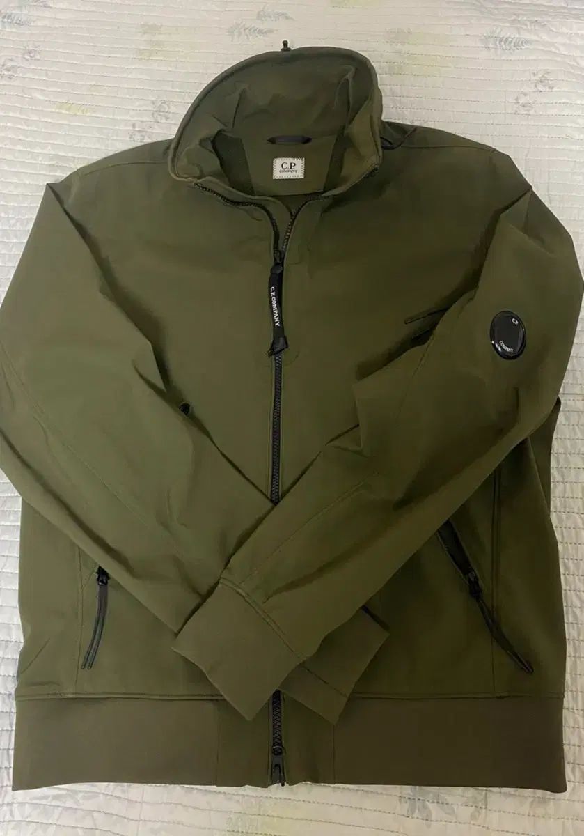 C P カンパニー オリーブ ウィンドブレーカー