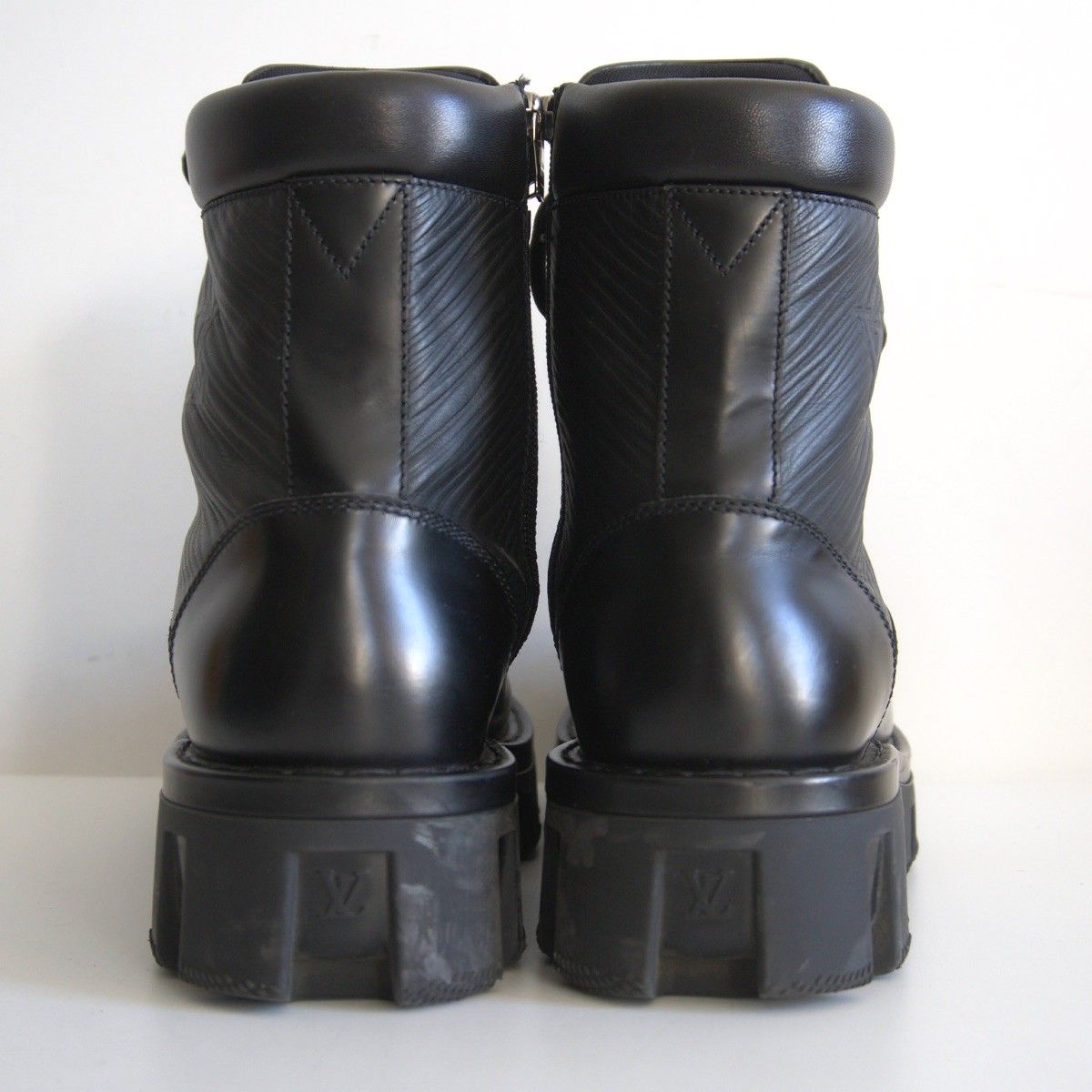 最高級】LOUIS VUITTON【1AD9T5 LV チェッカー レンジャー アンクル