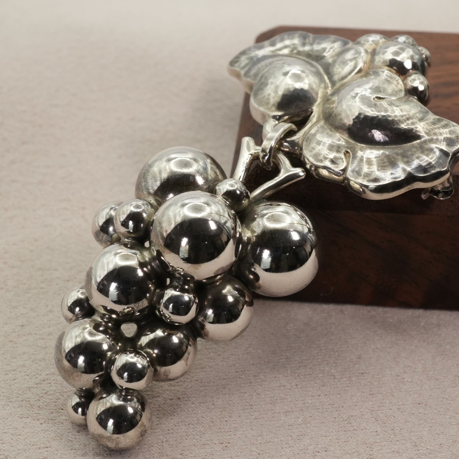 ジョージジェンセン 217B グレープ ブローチ シルバー/25-2705 - メルカリ