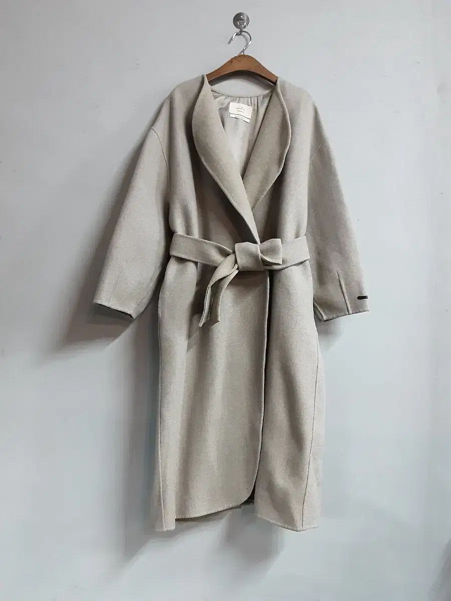 ハンドメイド メリノウール ベージュ ロング ベルト付き ローブ コート free