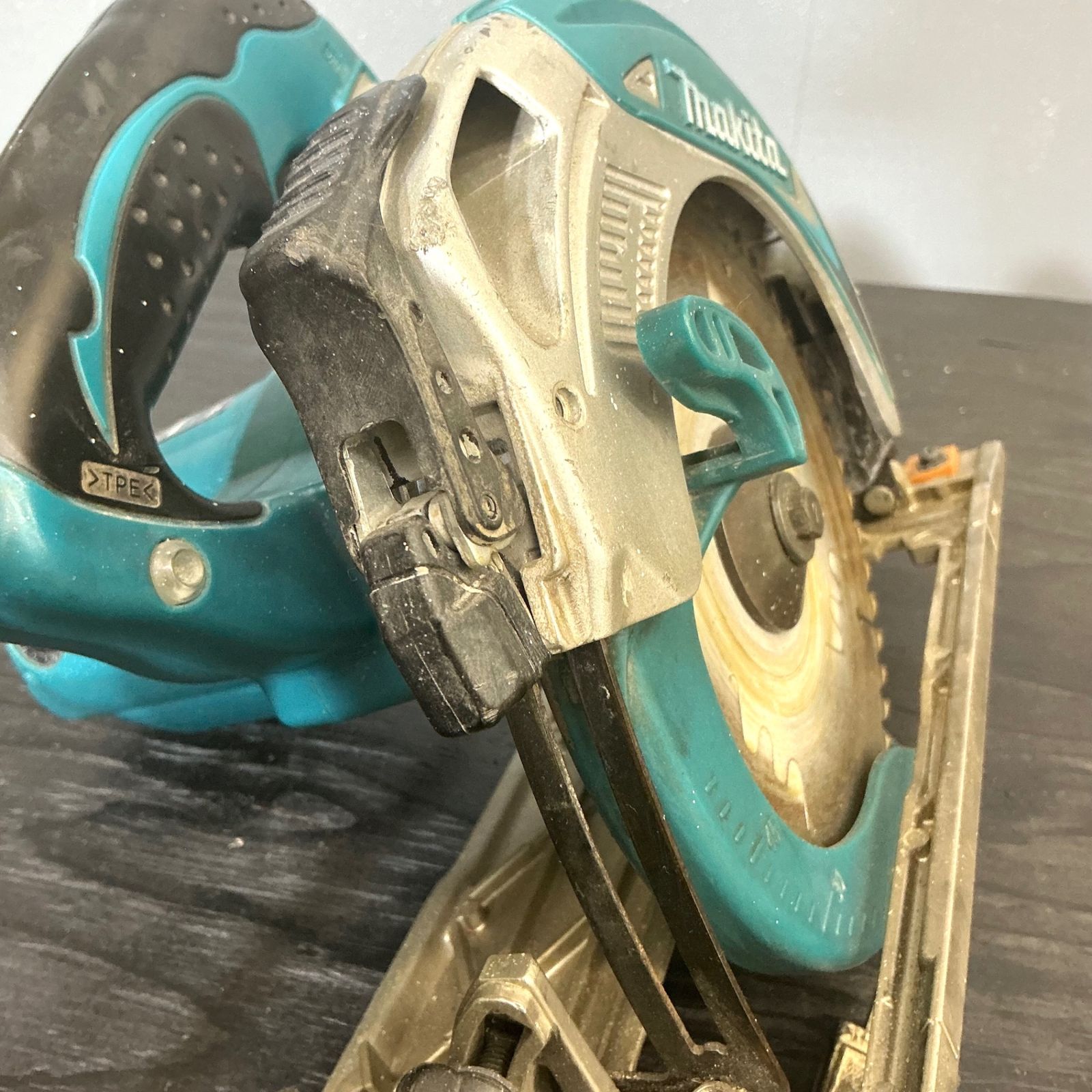 マキタ(makita) 165mm 電気マルノコ 5637BA 【中古】【蓮田店】 - メルカリ