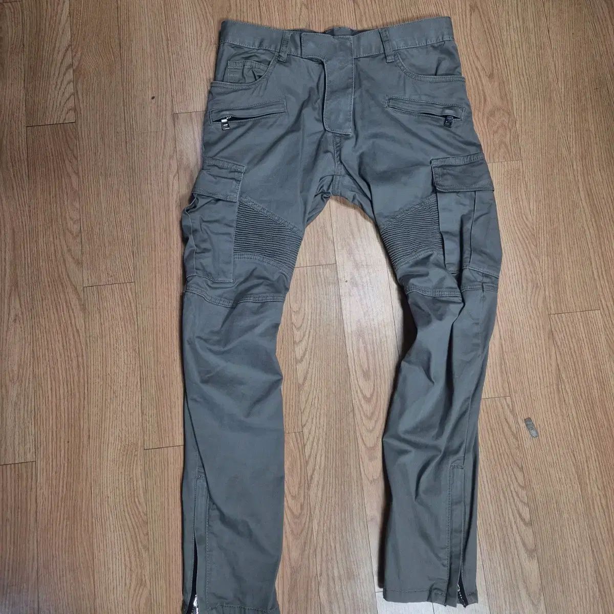 BALMAIN バルマン カーキ色 バイカー カーゴ ズボン - メルカリ