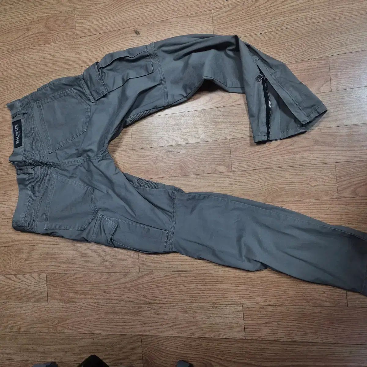 BALMAIN バルマン カーキ色 バイカー カーゴ ズボン - メルカリ