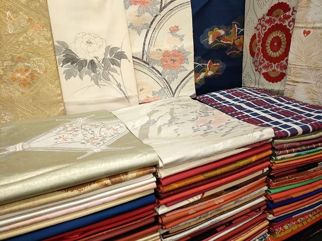 名古屋帯 まとめて100点 孔雀羽 蝶 花柄 宝相華 吉野間道 手描き 駒刺繍 金銀糸 など ♥品あり 全て正絹 se 3945