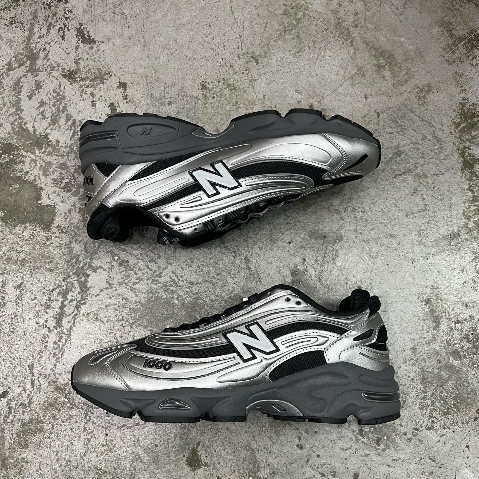 国内正規 未使用 NEW BALANCE M1000EGR SILVER スニーカー