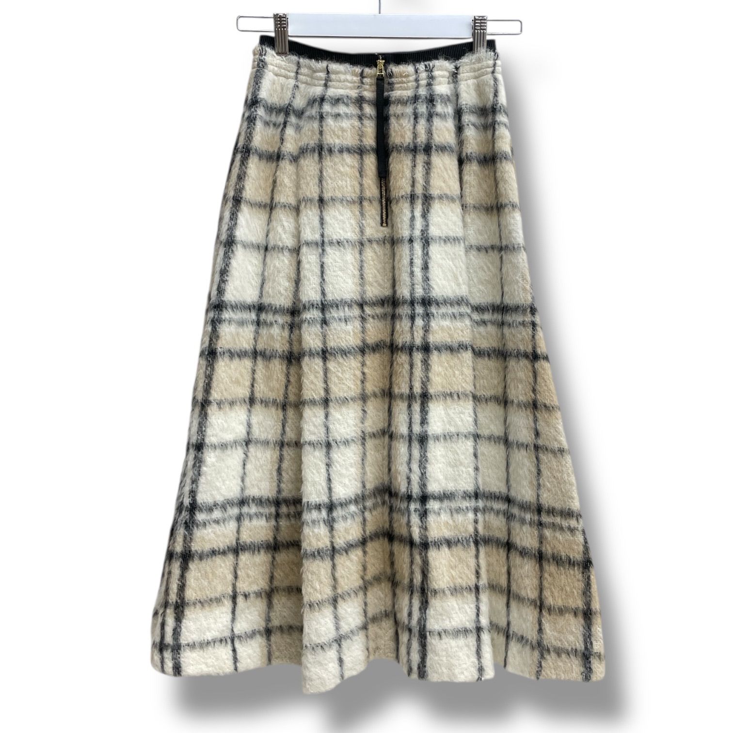 ベージュ ブラック