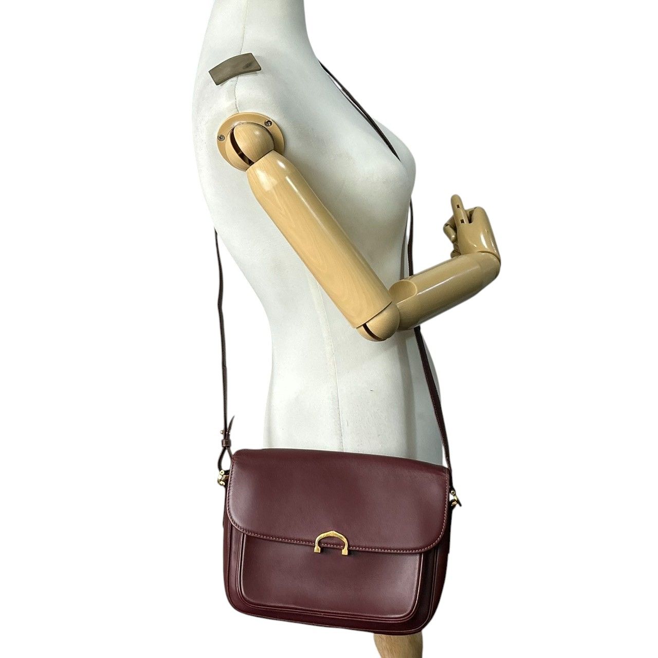 Cartierマストライン ショルダーバッグ 斜め掛けショルダー黒 ゴールド Cartier - 美品 カルティエ Cartier マストライン ショルダー バッグ