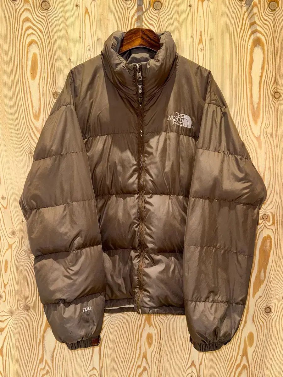 THE NORTH FACE ザノースフェイス ケンダル ジェンナー ブラウン 700 ヌプシ