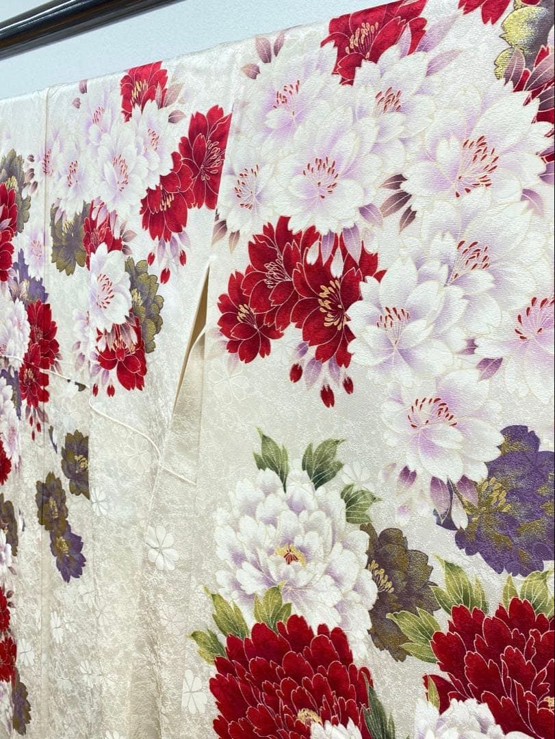 振袖 ラメ刺繍 金彩 牡丹 大輪 身丈165cm 撥水加工済 MO3274 - メルカリ