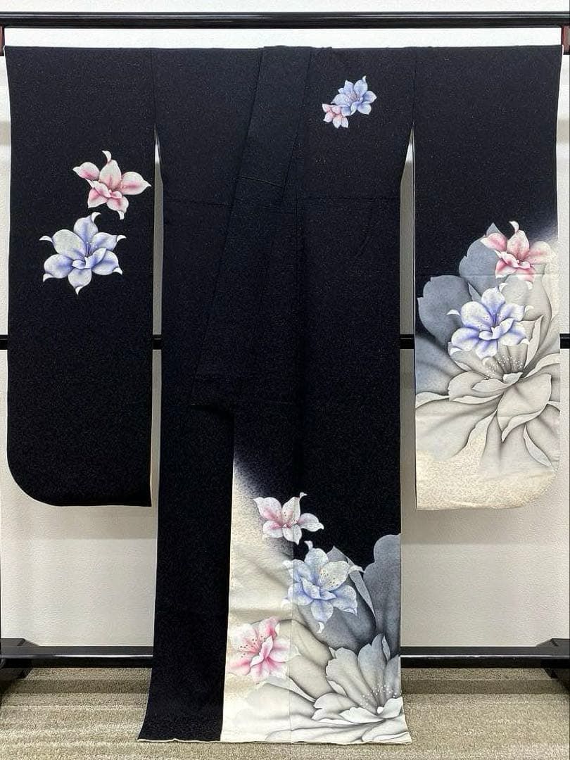 振袖 金彩 銀通し 紋意匠 百合 身丈169cm 撥水加工済 MO3275 - メルカリ