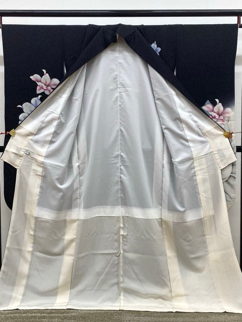 振袖 金彩 銀通し 紋意匠 百合 身丈169cm 撥水加工済 MO3275 - メルカリ