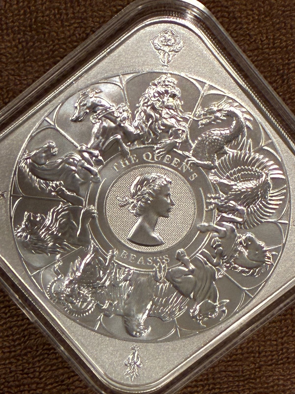 10オンスシルバー クイーンズビースト コンプリーター シルバーバー 999.9 純銀 ファインシルバー