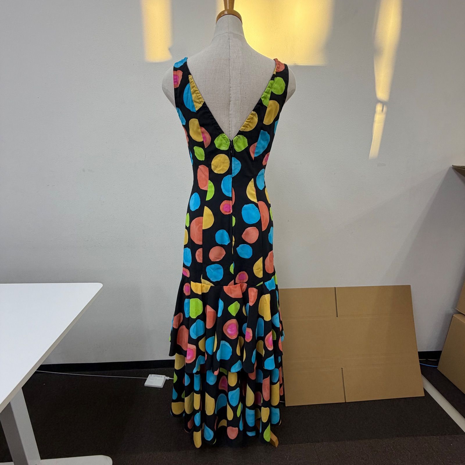 アトリエ貴美恵 フラメンコ衣装 ドレス フリル 黒 カラフル ドット ノースリーブ