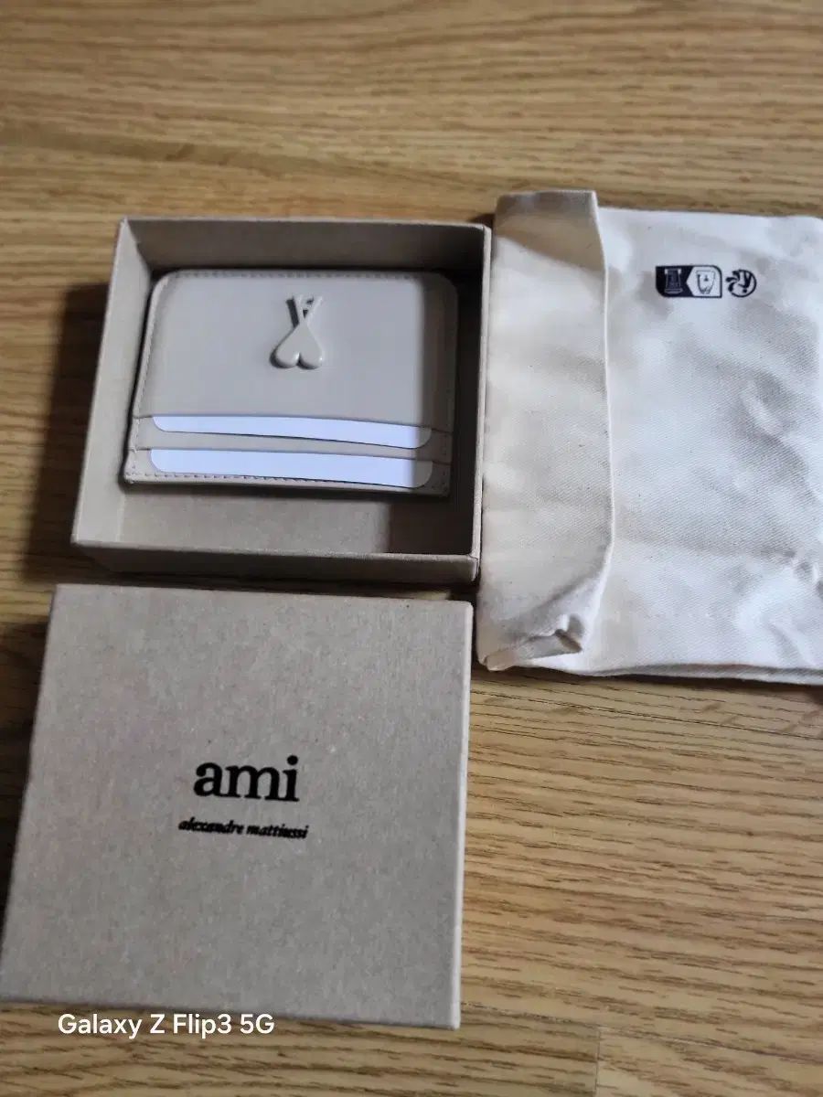  アミ Alexandre Mattiussi カードウォレット クリーム色 長財布 小物