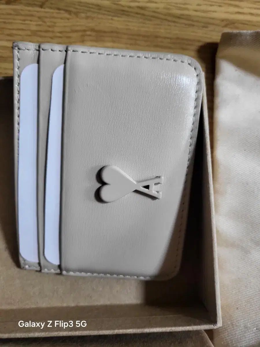 アミ Alexandre Mattiussi カードウォレット クリーム色