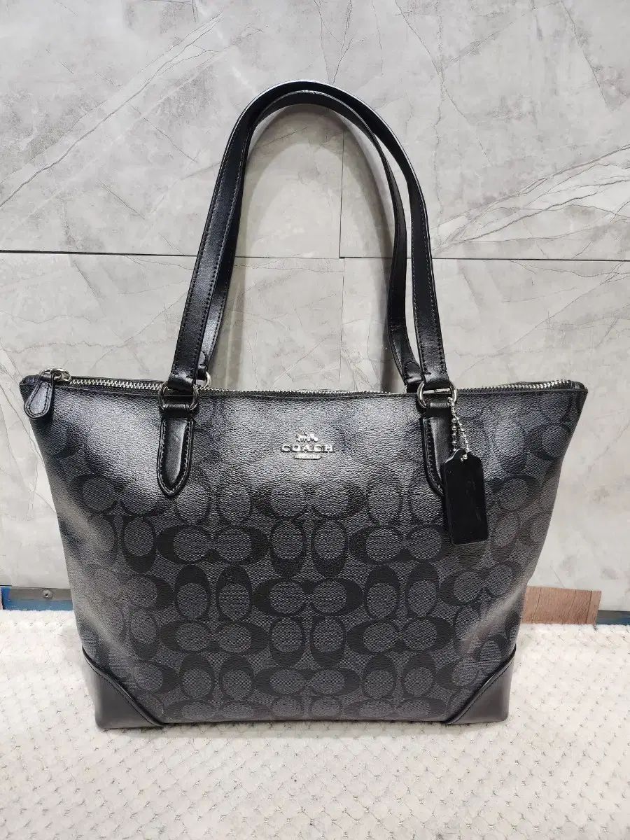 COACH ブラック シグネチャー トートバッグ