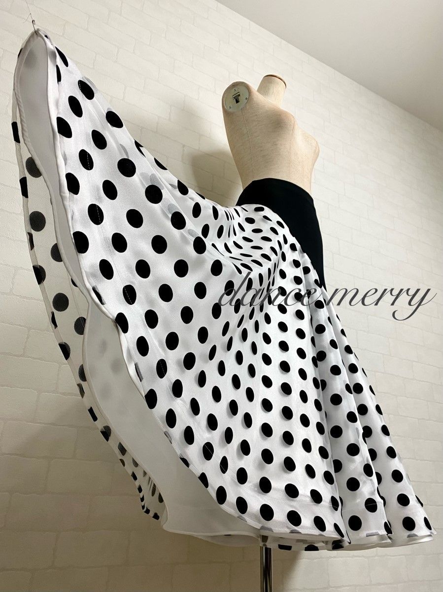 新品　豪華　社交ダンス　スカート　黒　ベージュ　パーティ　花柄　サテン　4853 新品 豪華 社交ダンス スカート 黒 白 パーティ 水玉 サテン 4853