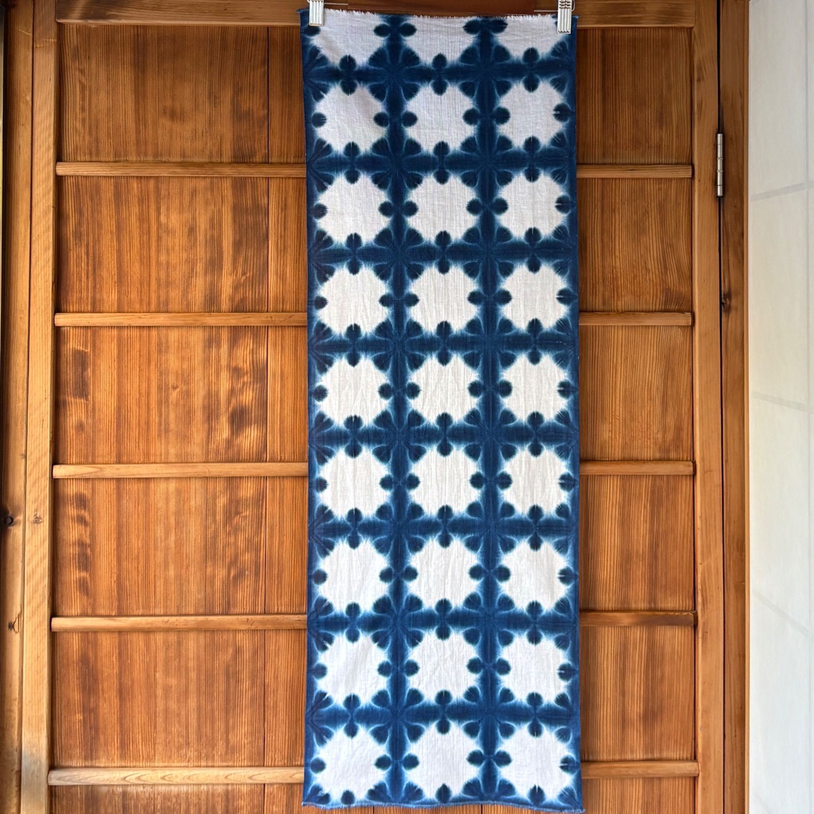 s153 【sato】 【濃染加工】 藍染 手ぬぐい 四角形の 雪花絞り 北欧柄