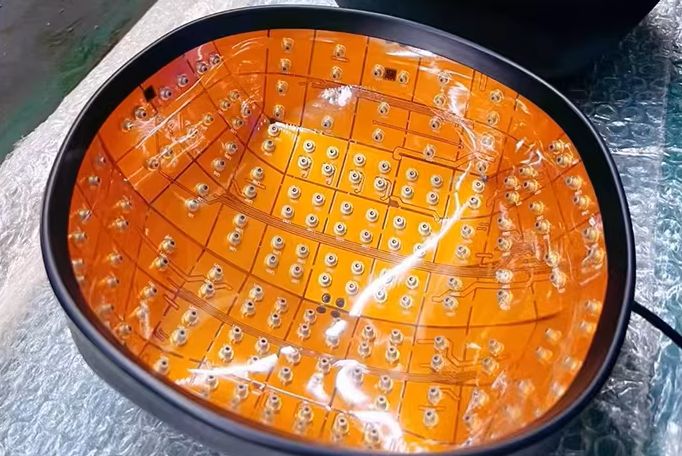 第二世代 LLLT育毛ヘルメット 208 pc 男女兼用 発毛促進 発毛 養毛 脱毛 薄毛 かんたん操作 頭髪ケア スカルプケア 最先端育毛テクノロジー