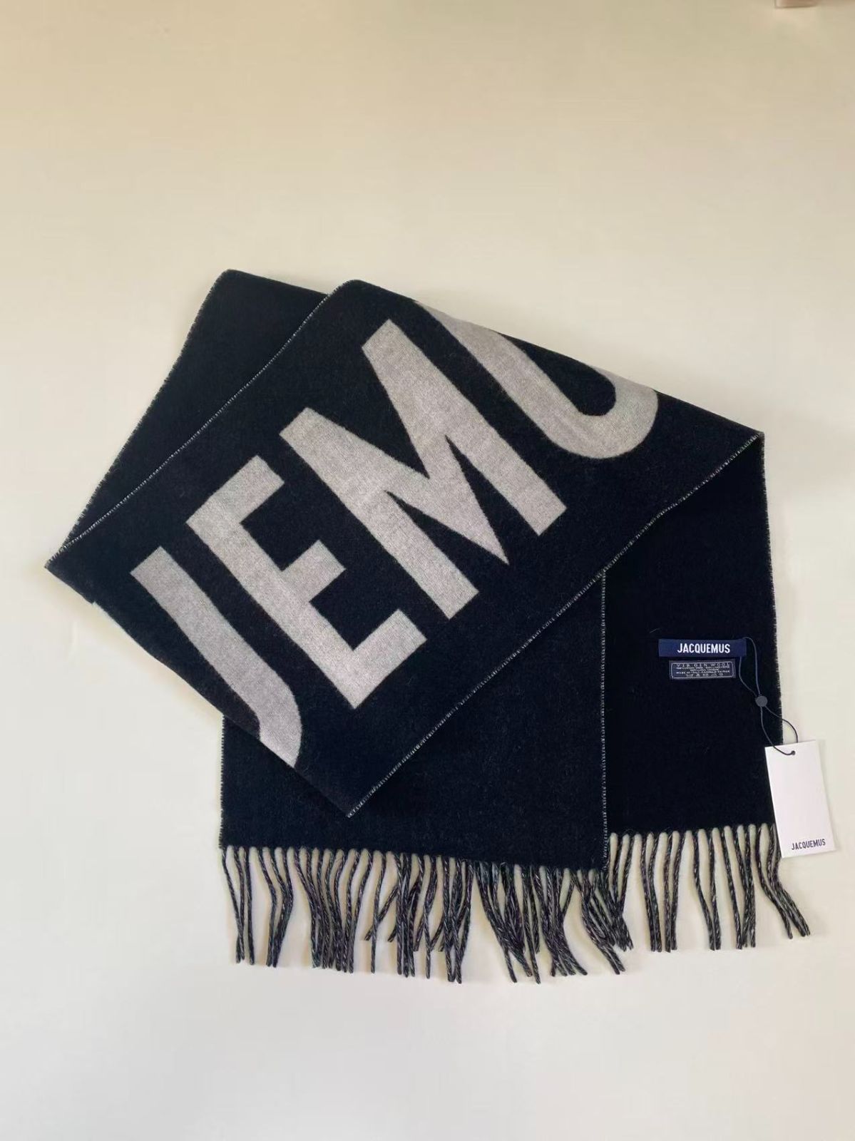 JACQUEMUS ジャックムス マフラー ロゴマフラー ブラック - メルカリ