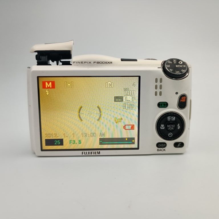 White コンパクトデジタルカメラ