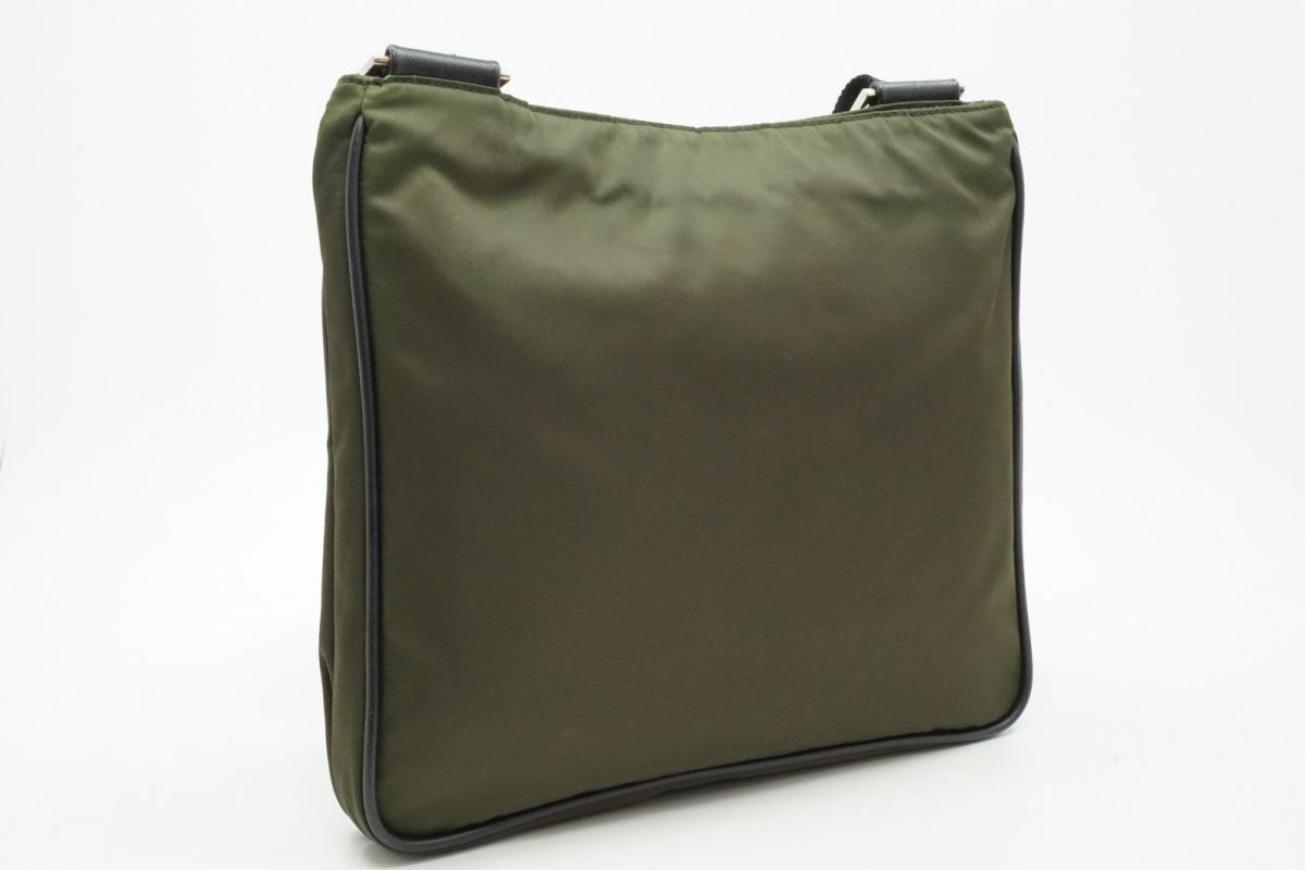 プラダ ショルダーバッグ メッセンジャー 三角ロゴプレート 軽量