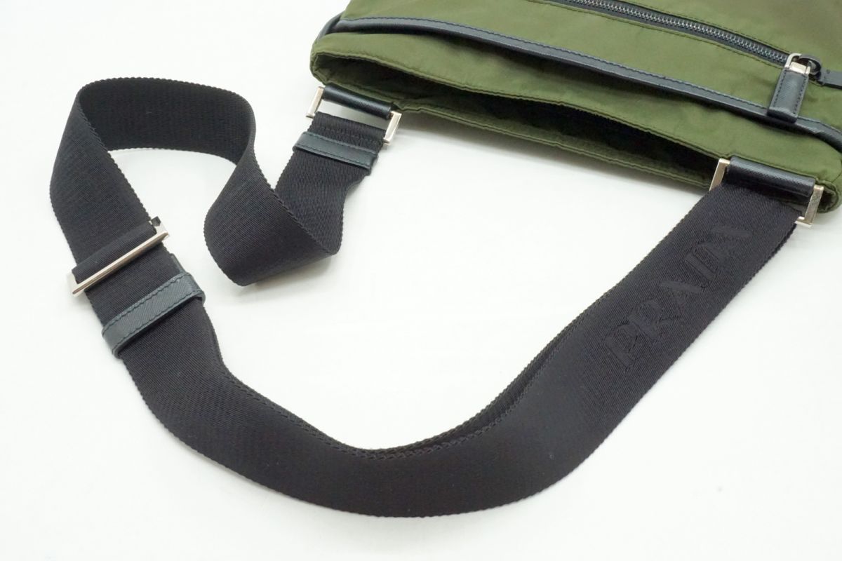 プラダ ショルダーバッグ メッセンジャー 三角ロゴプレート 軽量