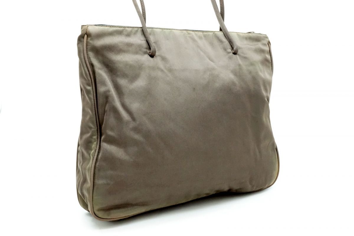 プラダ☆ショルダートート　ハンドバッグ　仕切りあり　ナイロン　カーキブラウン プラダ☆ショルダートート ハンドバッグ 仕切りあり ナイロン
