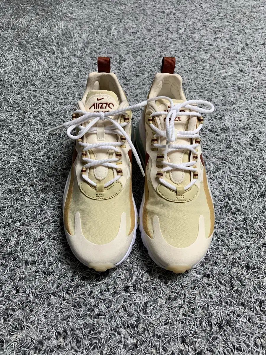 235 ナイキ エアマックス 270 リアクト チーム GOLD シナモン