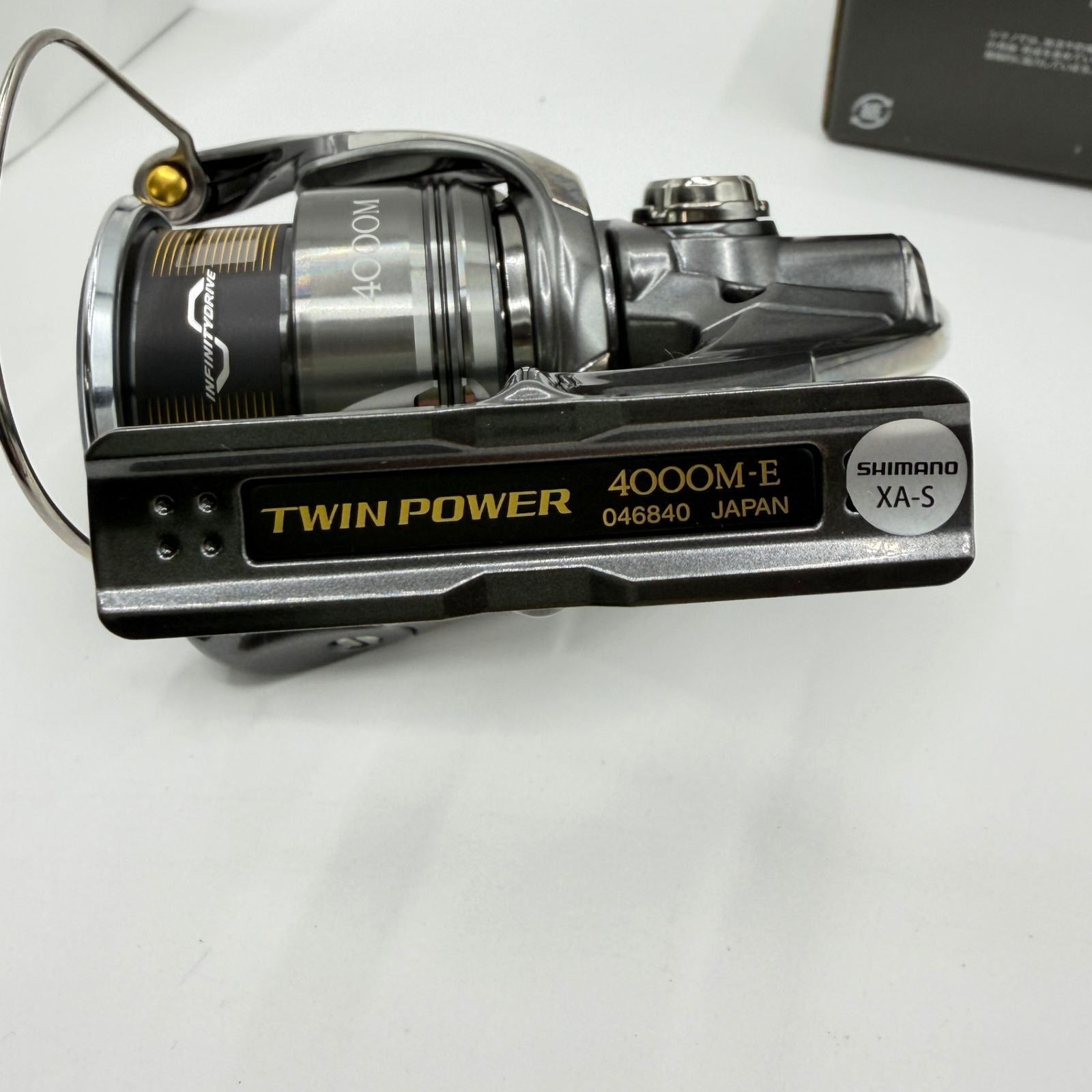 未使用品】 シマノ 24 ツインパワー 4000M 046840 スピニングリール