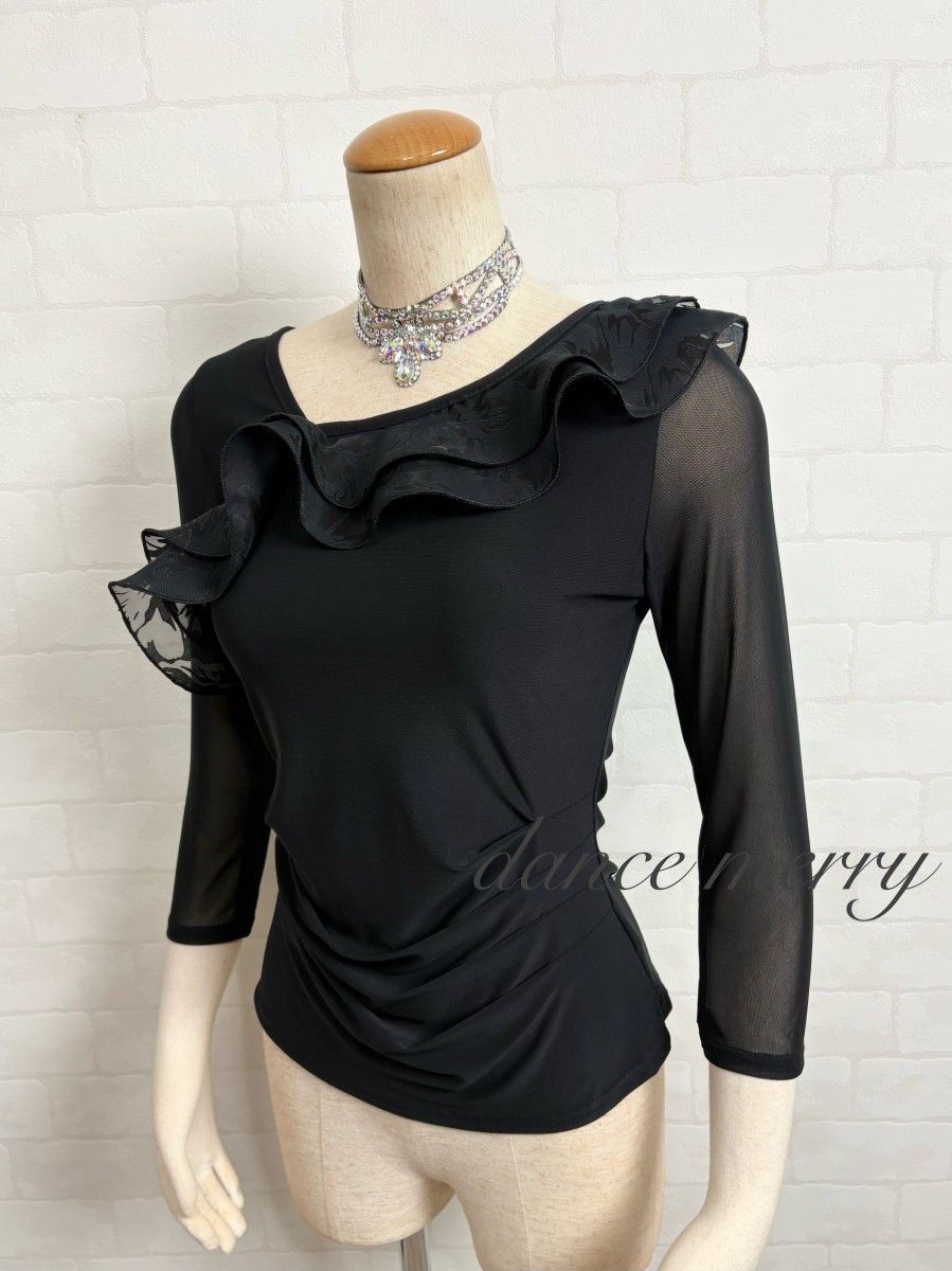 新品　社交ダンス　トップス　黒　ベージュ　サテン　パーティ　タンゴ　2922 新品 社交ダンス トップス 黒 ベージュ サテン パーティ タンゴ 2922