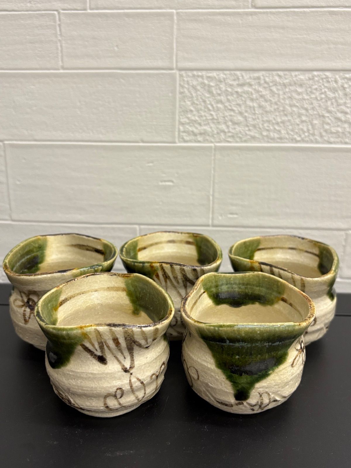 美濃焼の一種である織部焼の汲出湯呑（くみだしゆのみ）5客セット