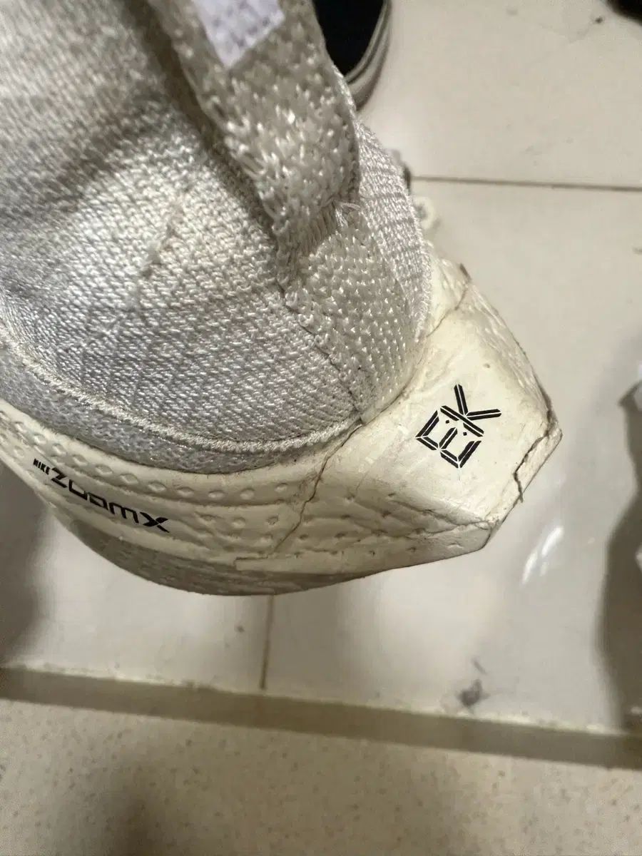ナイキ ズームX EK 白 ランニングシューズ