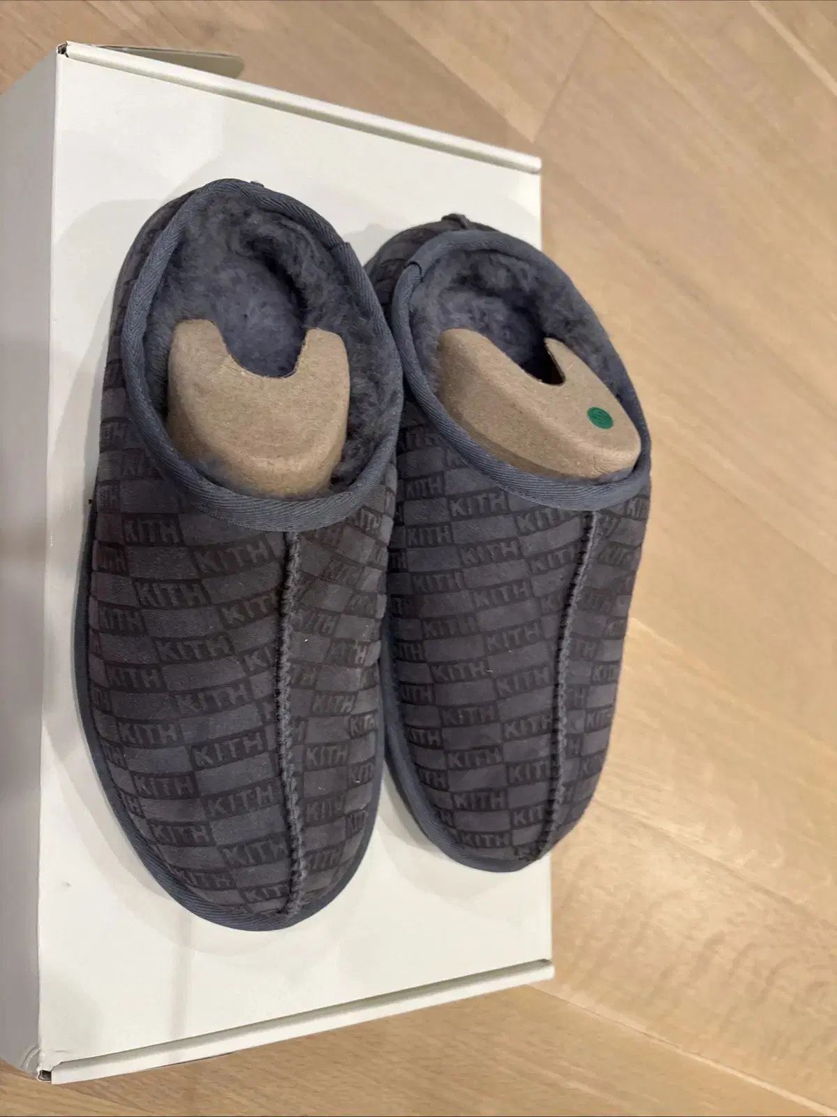  KITH モノグラム Shearling スリッパ サンダル サンダル