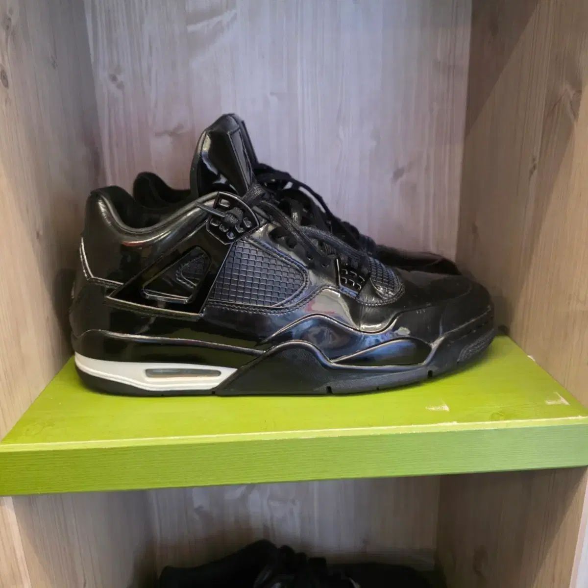 ナイキ エア ジョーダン 4 ブラック