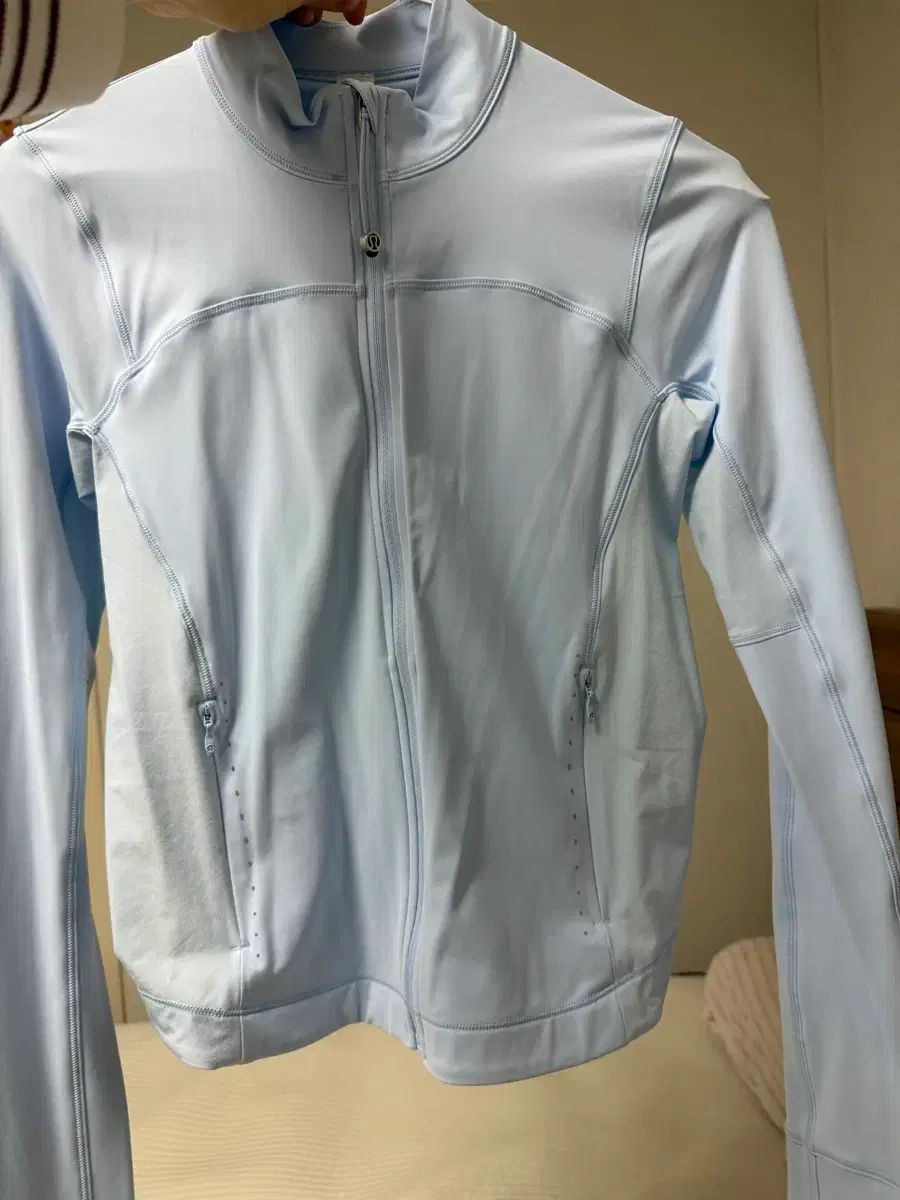 ルルレモン ライトウェイト ジャケット