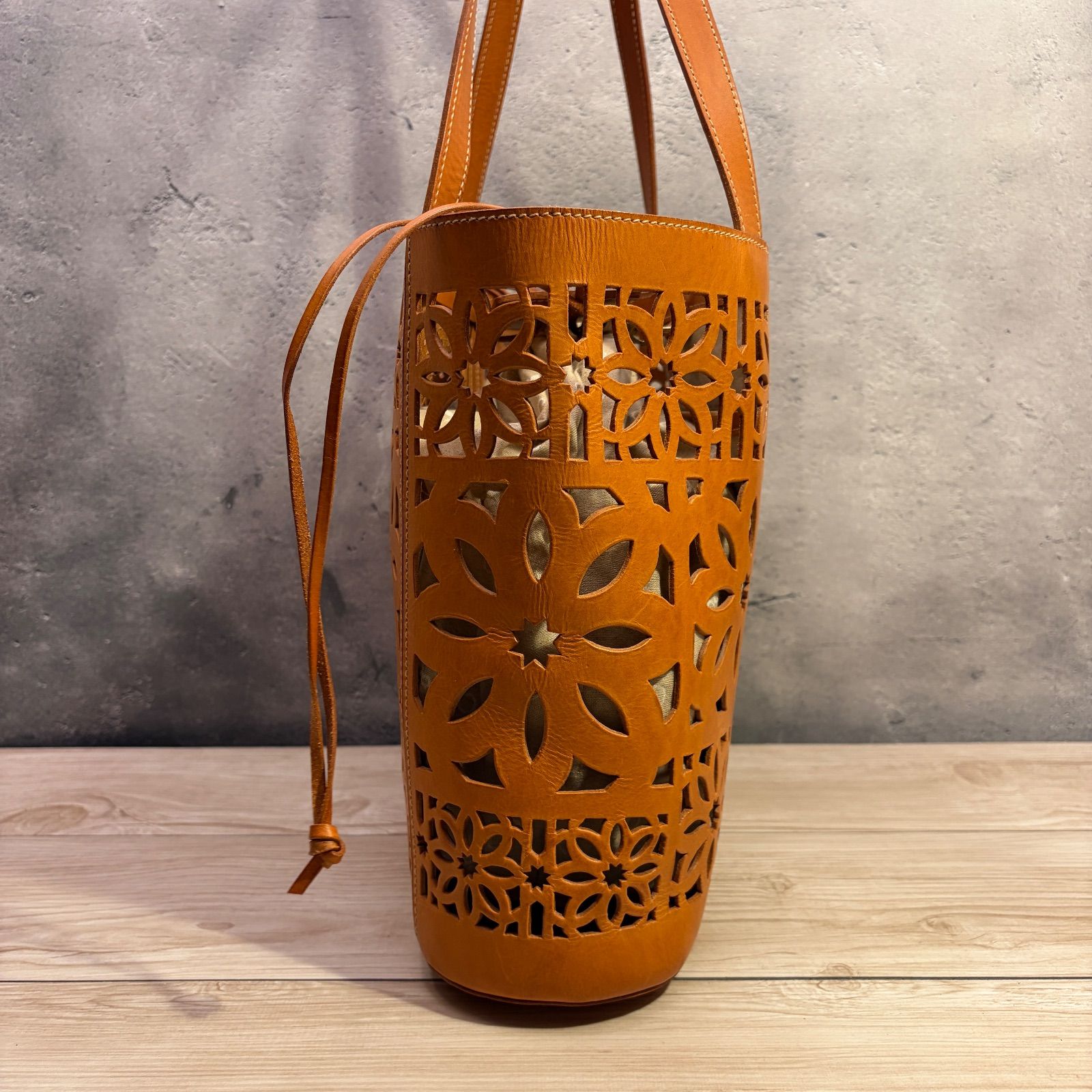 genten ゲンテン フラワー マルチカットワーク レザー トートバッグ ✨genten ゲンテン マルチカットワーク フラワー レザー トートバッグ