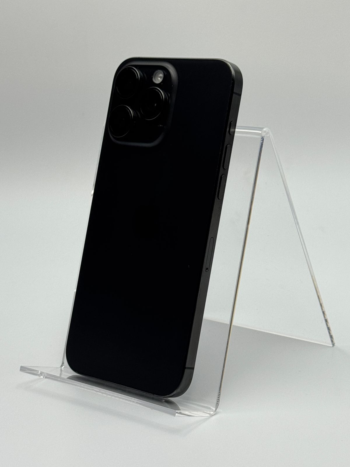 B iPhone 15 Pro Max 512 GB ブラックチタニウム バッテリー 84% SIMフリー 白ロム スマホ動画視聴用 スマートフォン本体 