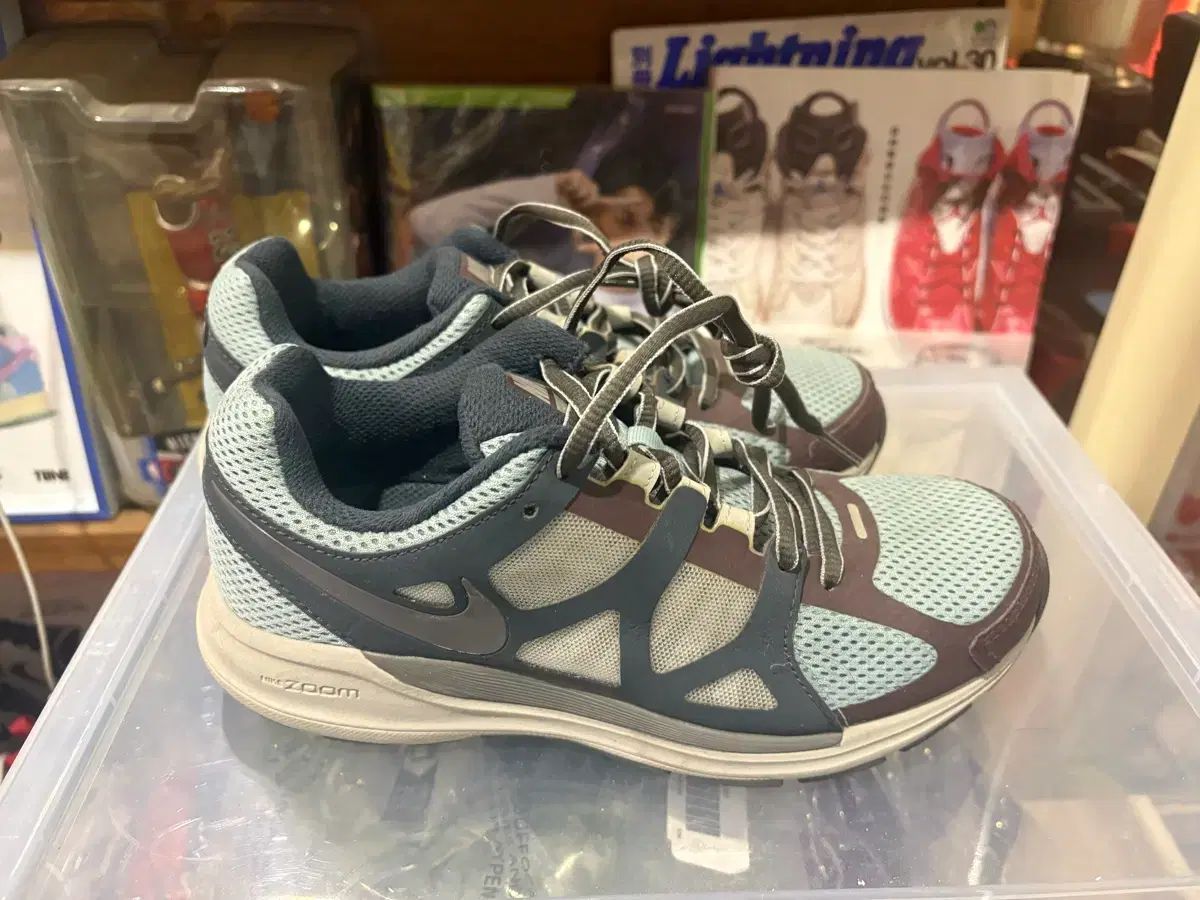 225 NIKE ギャクソウ ズームエリート