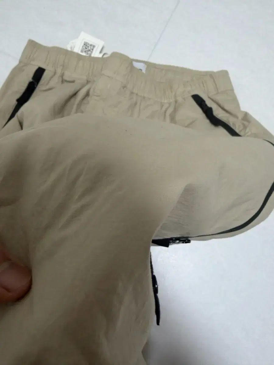  M 30 size ストーンアイランド ナイロン ジョガー パンツ ベージュ ジョガーパンツ スウェットパンツ パンツ