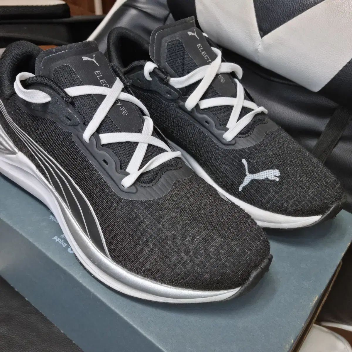 プーマ NITRO スニーカー ブラック|白