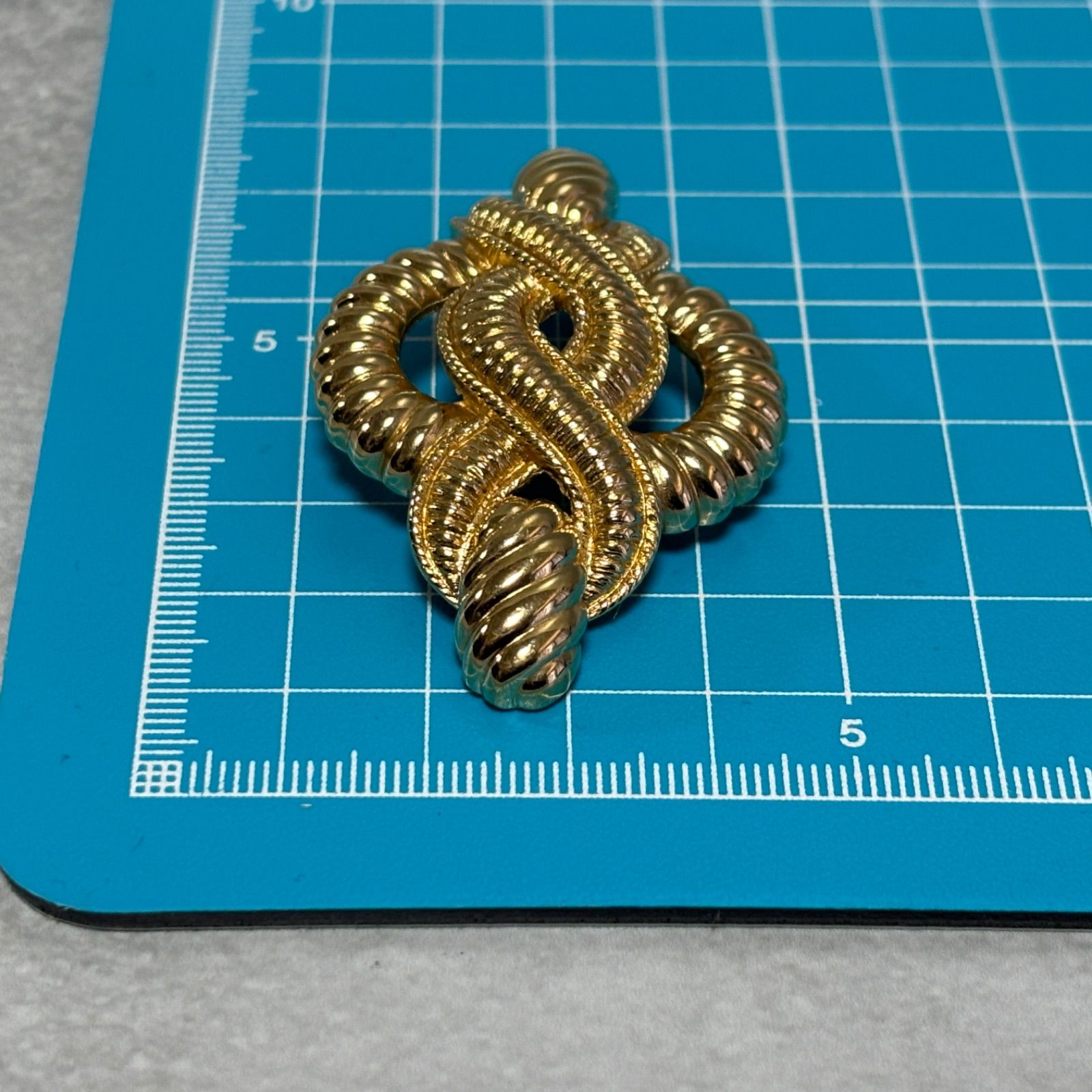 Christian Dior クリスチャンディオール ブローチ ゴールドカラー