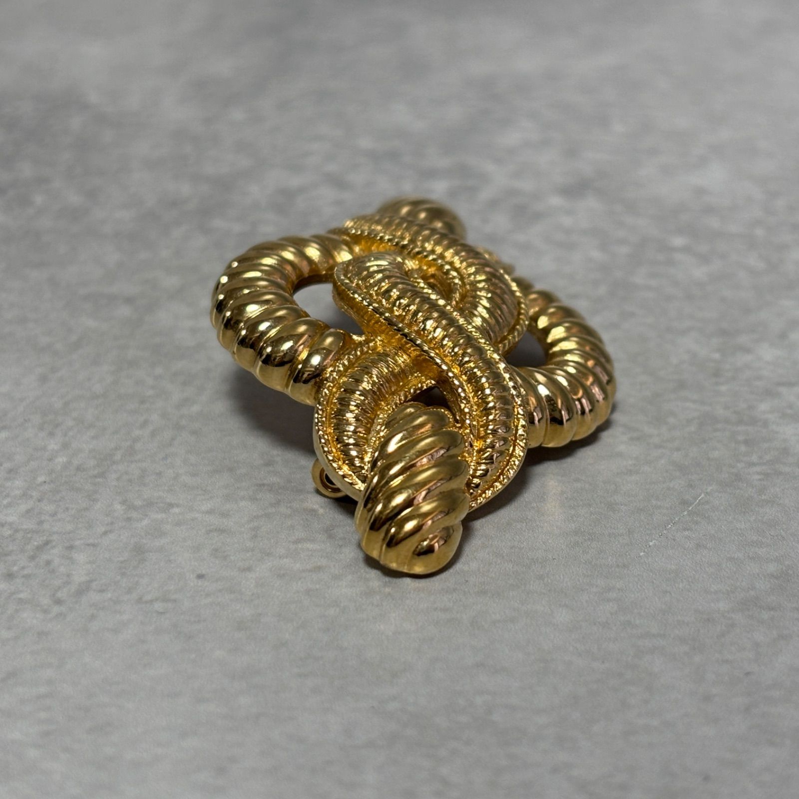 ☆希少☆　ChristianDior　ブローチ　ロープ Christian Dior クリスチャンディオール ブローチ ゴールドカラー