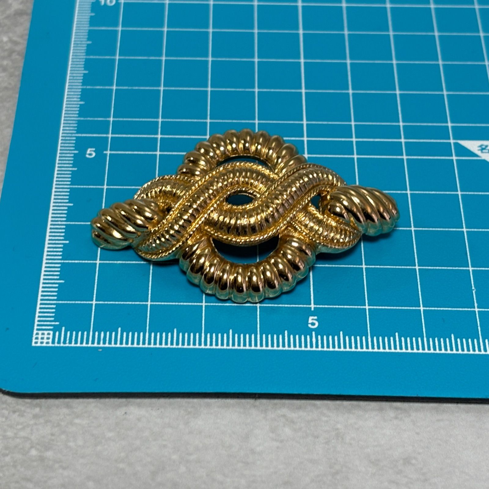 Christian Dior クリスチャンディオール ブローチ ゴールドカラー