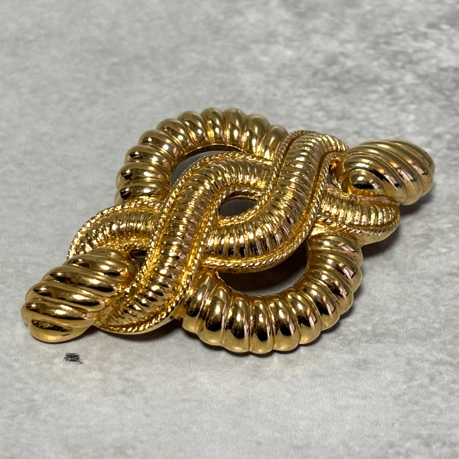 ☆希少☆　ChristianDior　ブローチ　ロープ Christian Dior クリスチャンディオール ブローチ ゴールドカラー