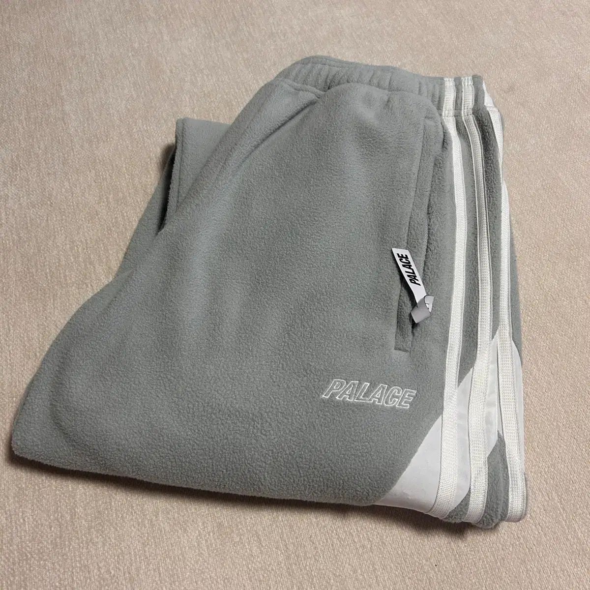 M パレス アディダス フリース ジョガーパンツ