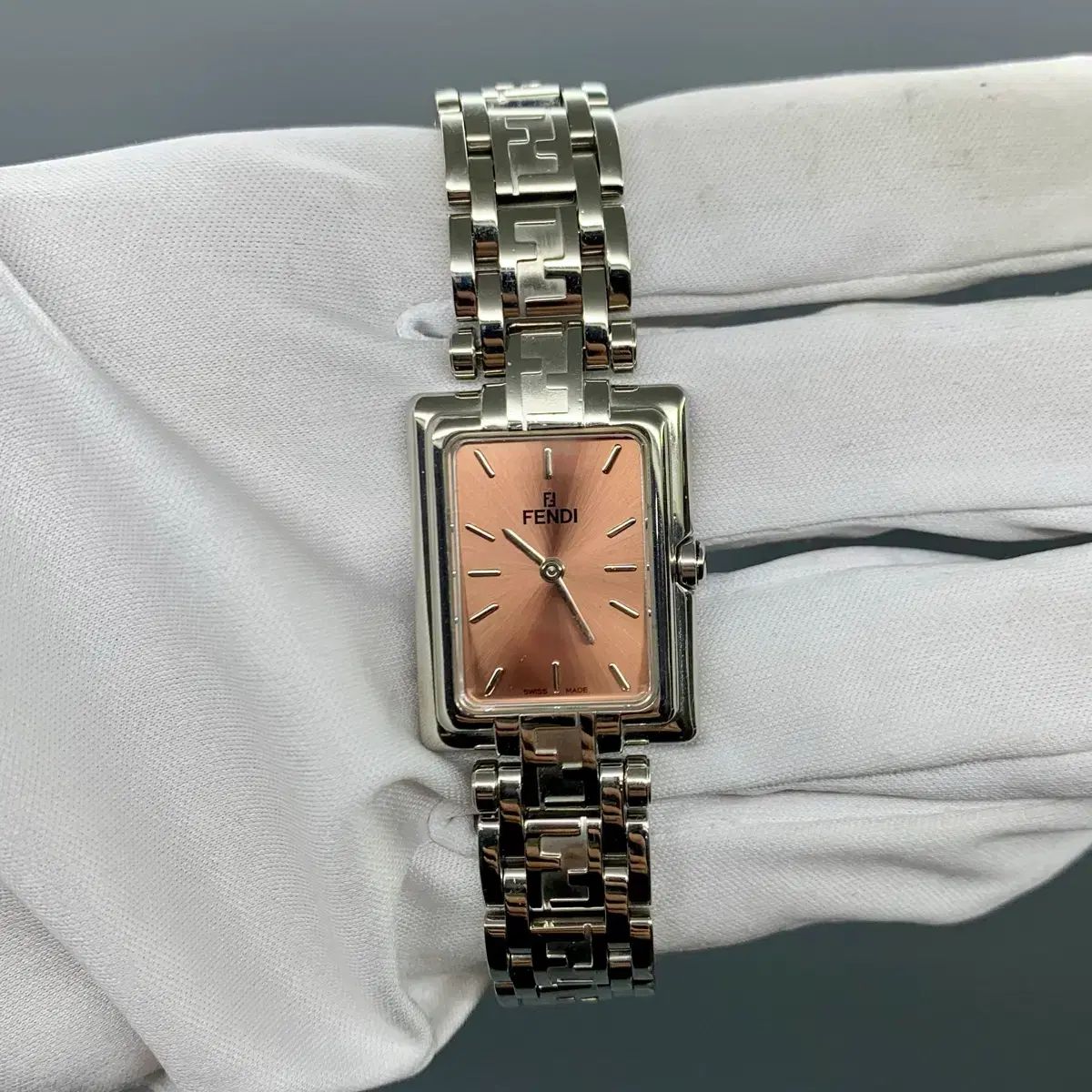 フェンディ オロロジ ピンク ダイアル ステンレス スチール クォーツ ウォッチ